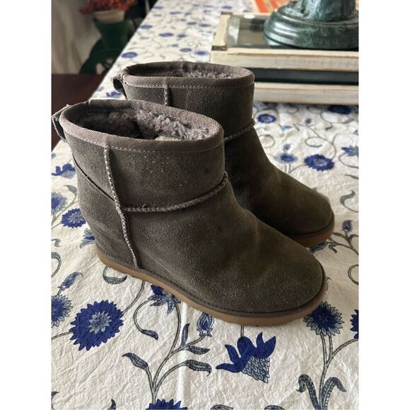 UGG Women's Classic Femme Sage Green Mini Boots Wedge size 5.5 - Picture 2 of 7